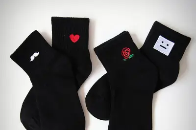 144針純棉客製襪細節-精密電繡Logo不變形